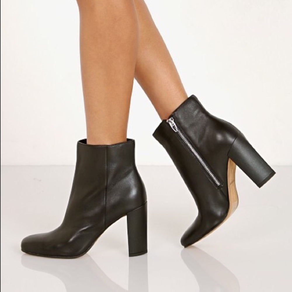NWT Dolce Vita Nilani Booties 7.5